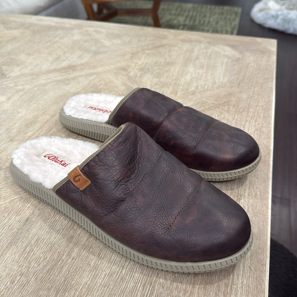 OluKai Slippers